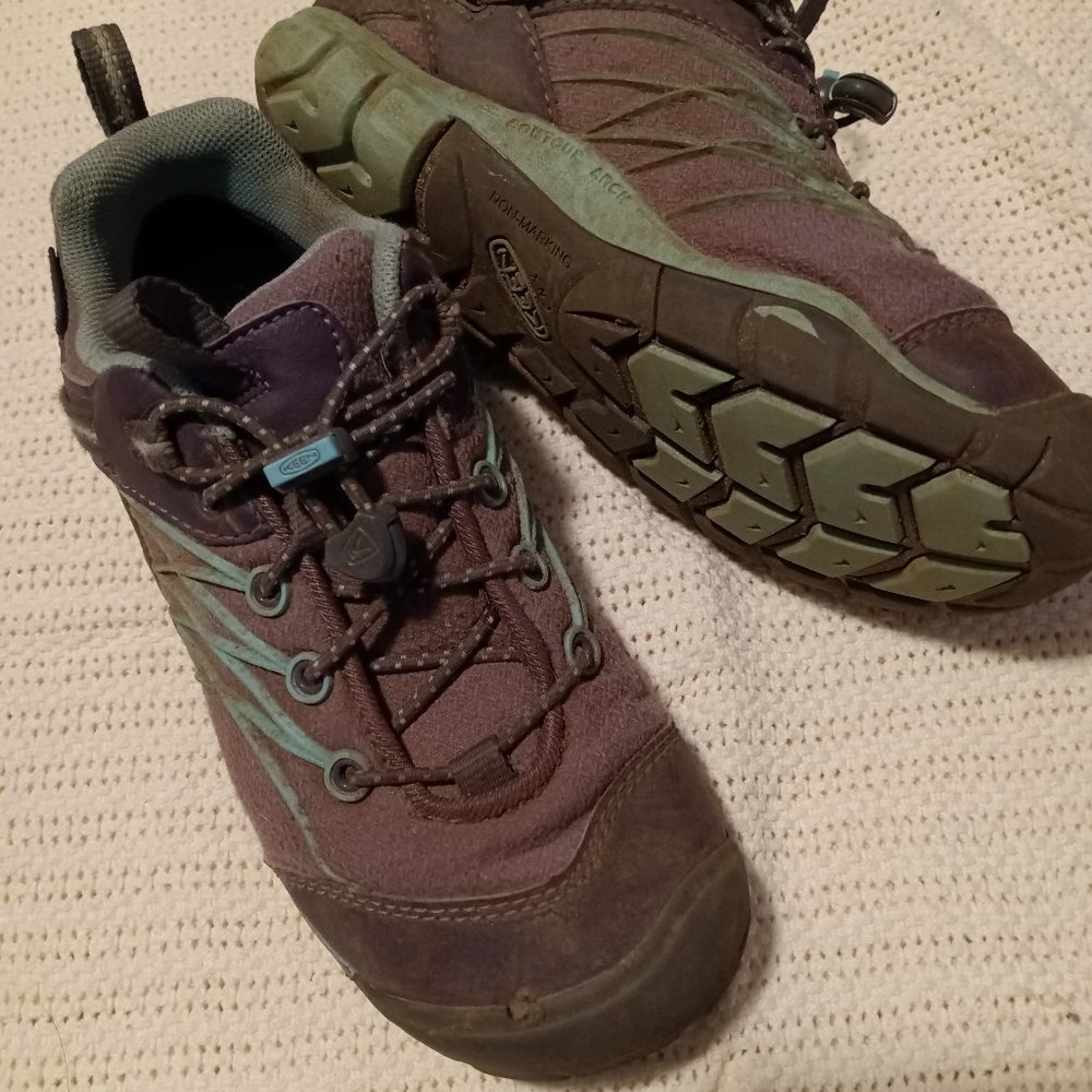 Girls hiking shoes